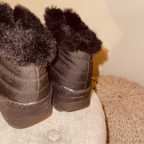 Fur lined-slip on -zip up -non slip -ankle boots - Picture 4 of 9